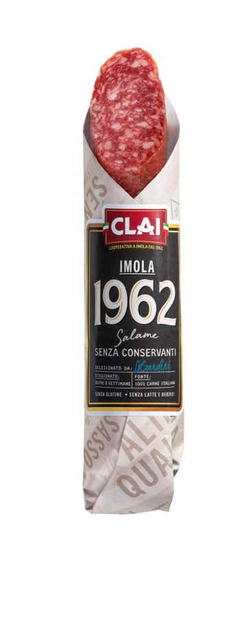 Salame Imola 1962 od CLAI to smak tradycji w nowoczesnym wydaniu. Wyjątkowa receptura z 1962 roku gwarantuje niepowtarzalny aromat i delikatną kruchość. Delektuj się smakiem historii bez konserwantów! Idealna na kanapki, do pizzy i sałatek.