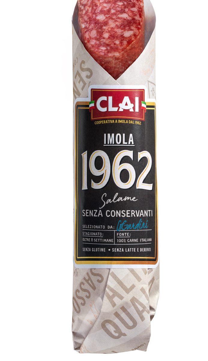 Salame Imola 1962 od CLAI to smak tradycji w nowoczesnym wydaniu. Wyjątkowa receptura z 1962 roku gwarantuje niepowtarzalny aromat i delikatną kruchość. Delektuj się smakiem historii bez konserwantów! Idealna na kanapki, do pizzy i sałatek.