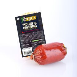 'Nduja di Calabria od GECA to tradycyjna, pikantna kiełbasa do smarowania, pochodząca z południowych Włoch. Wyróżnia się kremową konsystencją i intensywnym smakiem, z wyczuwalną nutą chili. Idealna do smarowania pieczywa, jako dodatek do makaronów, sosów i pizzy.