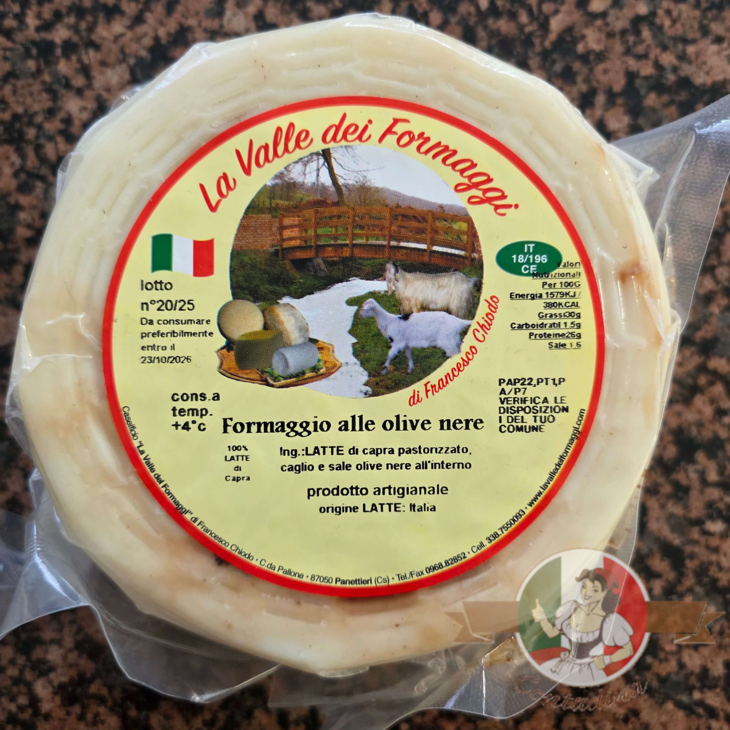 Formaggio Caprino alle Olive Nere - ser kozi z czarnymi oliwkami
